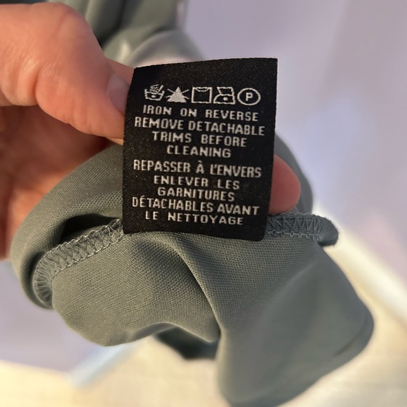 Le Château, NWOT, XS floral dress - Picture 6 of 6